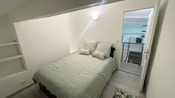 2 habitaciones, escritorio, tabla de planchar con plancha y wifi gratis