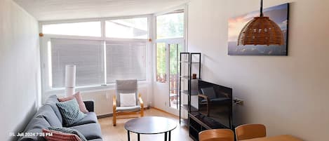 Smart TV, table football, ping pong, books