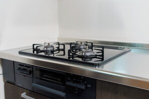 Fridge, microwave, stovetop, rice cooker - Daiyamondo Yui Ooyamaten (Tokyo)