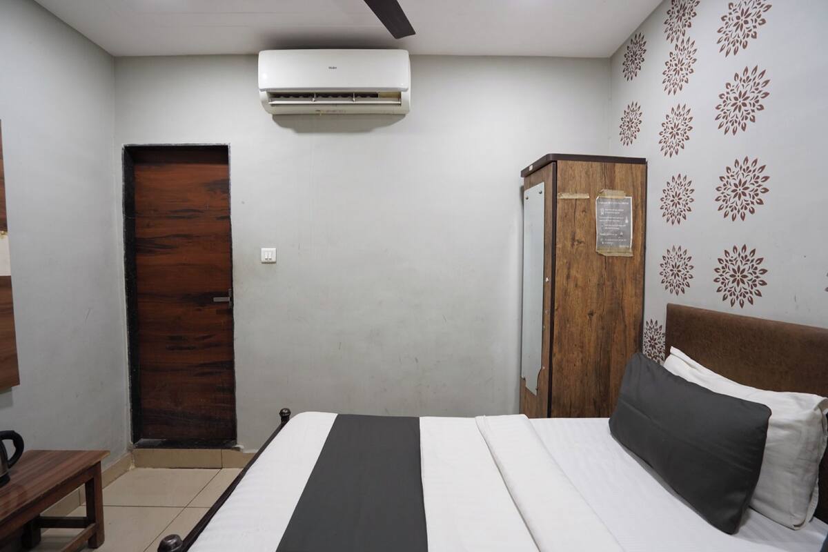 Tripla Deluxe | Biancheria da letto ipoallergenica, una scrivania