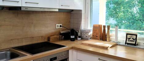 Refrigerador, horno, parrilla de estufa y lavavajillas