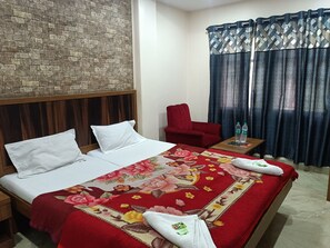 Deluxe Double Room | Desk, laptop workspace, free WiFi, bed sheets - HOTEL GEETANJALI BY ROH (Silchar)
