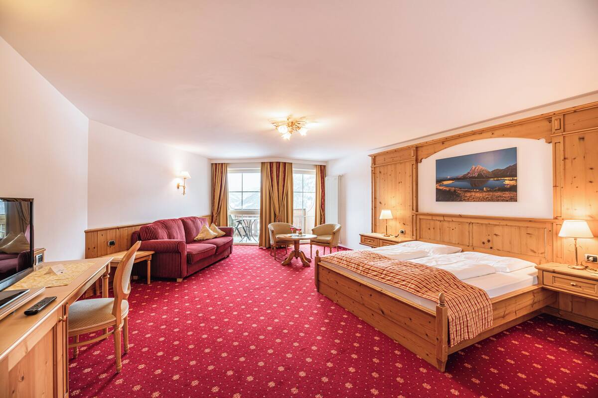 Chambre quadruple Junior | Coffre-fort, système d’insonorisation, accès au Wi-Fi (inclus)