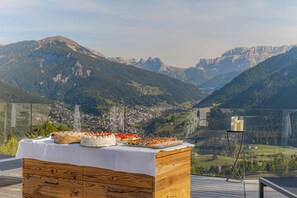 Free daily continental breakfast - Hotel Scherlin (Castelrotto)