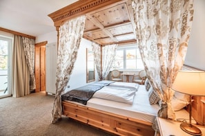In-room safe, soundproofing, free WiFi - Hotel Scherlin (Castelrotto)