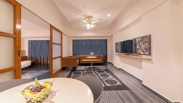 Executive Studio | Living area | 8-inch LCD TV with digital channels