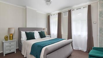 2 bedrooms, desk, iron/ironing board, free WiFi
