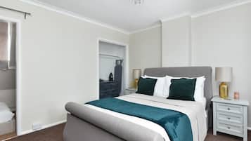 2 bedrooms, desk, iron/ironing board, free WiFi