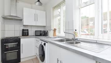 Maison | Cuisine privée | Réfrigérateur, micro-ondes, four, plaque de cuisson