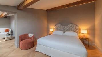 Zimmersafe, Schreibtisch, laptopgeeigneter Arbeitsplatz