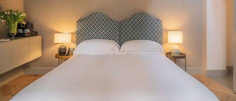 In-room safe, individually furnished, laptop workspace, soundproofing