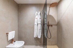 Executive Suite | Bathroom | Hair dryer, bathrobes, slippers, bidet