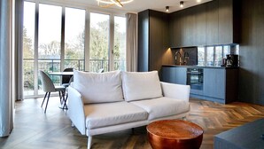 Suite Deluks | Setrika/meja setrika, Wi-Fi gratis, dan seprai linen