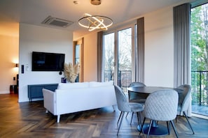 Suite Deluxe | 1 chambre, fer et planche Ă repasser, Wi-Fi gratuit, draps fournis