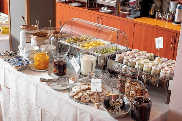 Desayuno buffet (EUR 12 por persona)