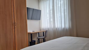 Minibar, desk, laptop workspace, soundproofing - Phi Hotel Homy Druento (Druento)