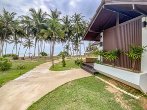 Beach Front Villa with Bathtub | Terrasse/patio