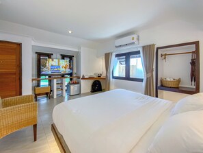 Sea View Villa with Bathtub | Minibar, skrivebord, wi-fi (inkludert) og sengetøy