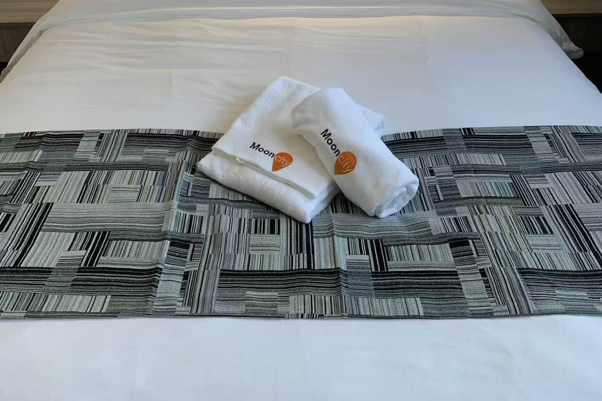 Comfort-Doppelzimmer, Blick auf den Innenhof | Zimmersafe, Schreibtisch, schallisolierte Zimmer, Bügeleisen/Bügelbrett