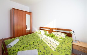 2 bedrooms, iron/ironing board, free WiFi, bed sheets