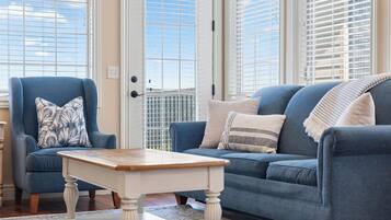 Televisio, takka, työhuone