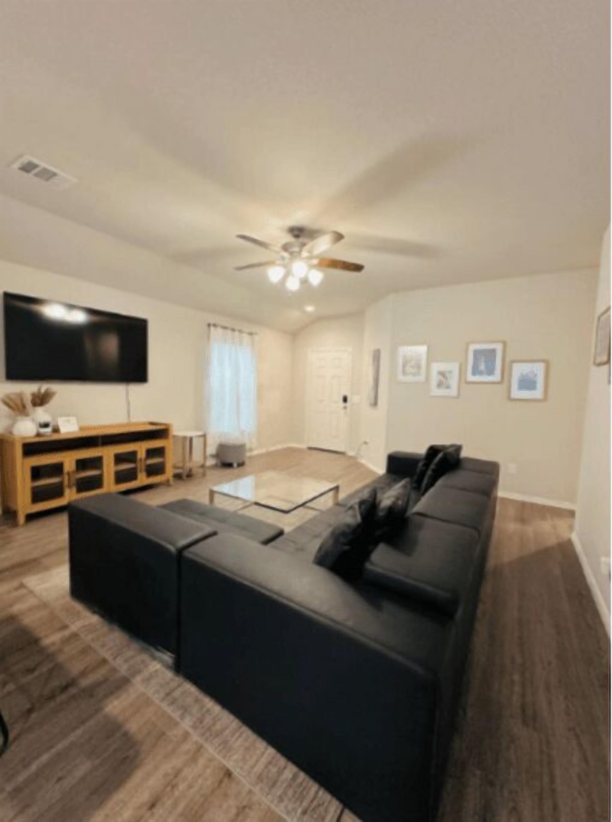 3-bedroom house in welcoming Texas City with WiFi, AC