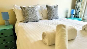 4 bedrooms, iron/ironing board, WiFi, bed sheets