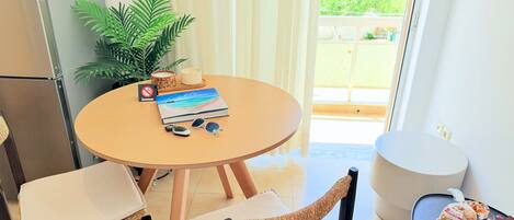 Apartment, 1 Bedroom | Dining