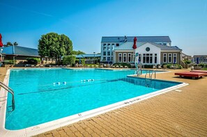 Pool - Waterfront Two Bedroom Condo with Great Amenities (Ocean City)