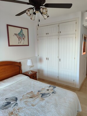 2 bedrooms, WiFi, bed sheets - Calahonda. Apartamento 2 Dormitorios con Piscinas y Parking. Vistas al mar (Mijas)