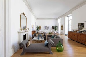 Lobby sitting area - Divisi Suites & SPA (Palermo)