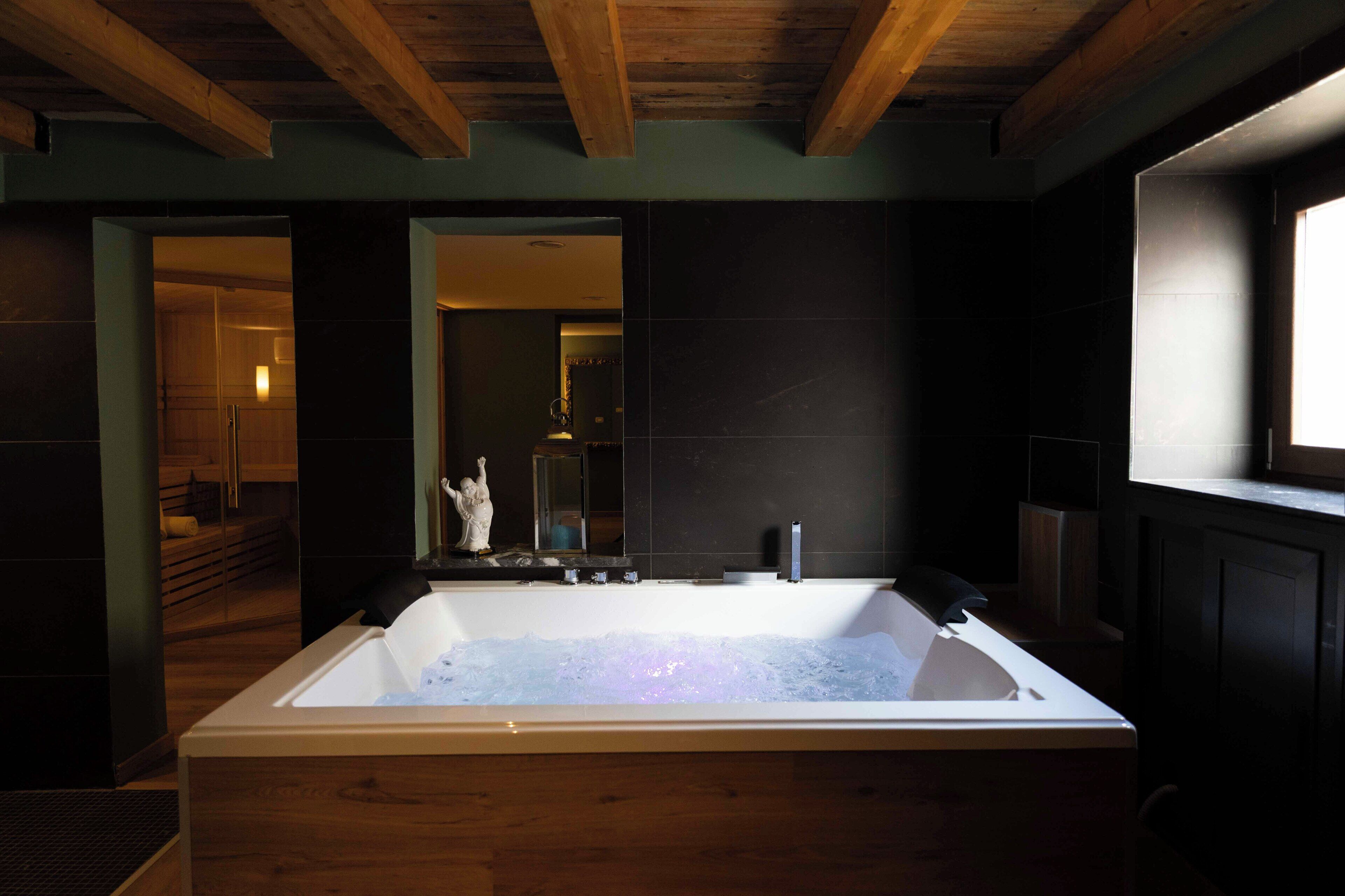 Sauna, hot tub, dan ruang uap