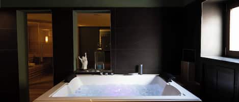 Sauna, hot tub, steam room