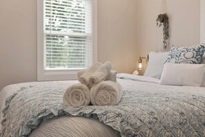 3 habitaciones, tabla de planchar con plancha, cuna de viaje y wifi 