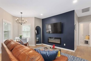 TV, fireplace