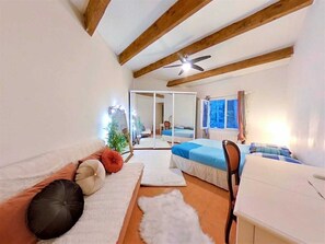 5 bedrooms, desk, iron/ironing board, WiFi