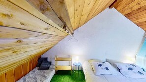 1 bedroom, desk, iron/ironing board, WiFi