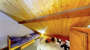 2 bedrooms, desk, iron/ironing board, WiFi