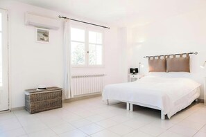 5 camere, una scrivania, ferro/asse da stiro, Wi-Fi