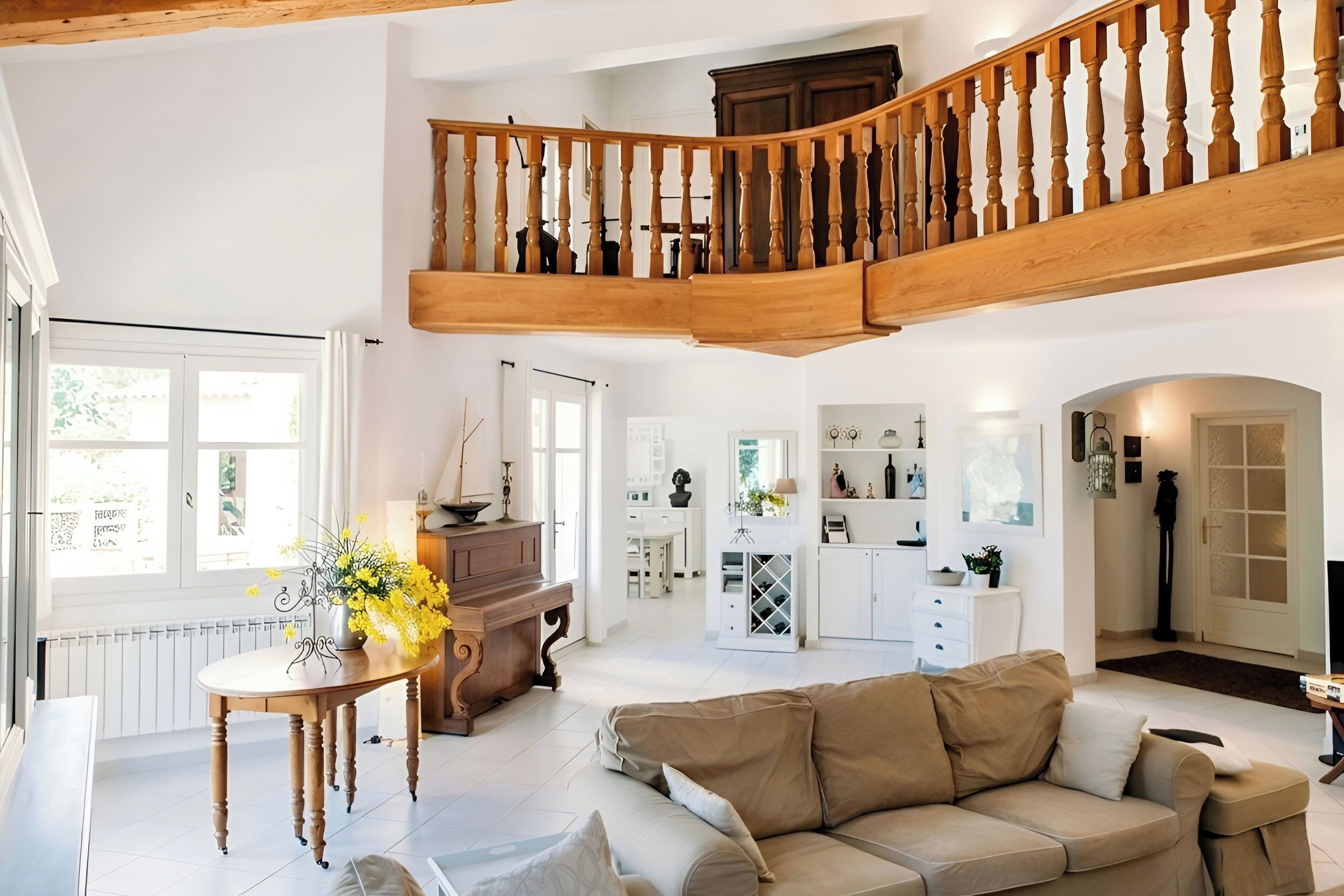 Een televisie en tafelvoetbal