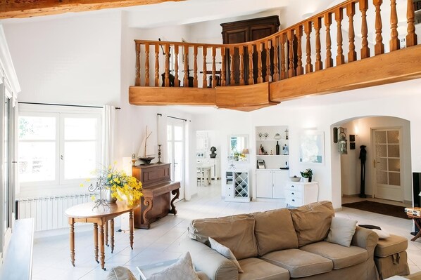 Télévision, baby-foot