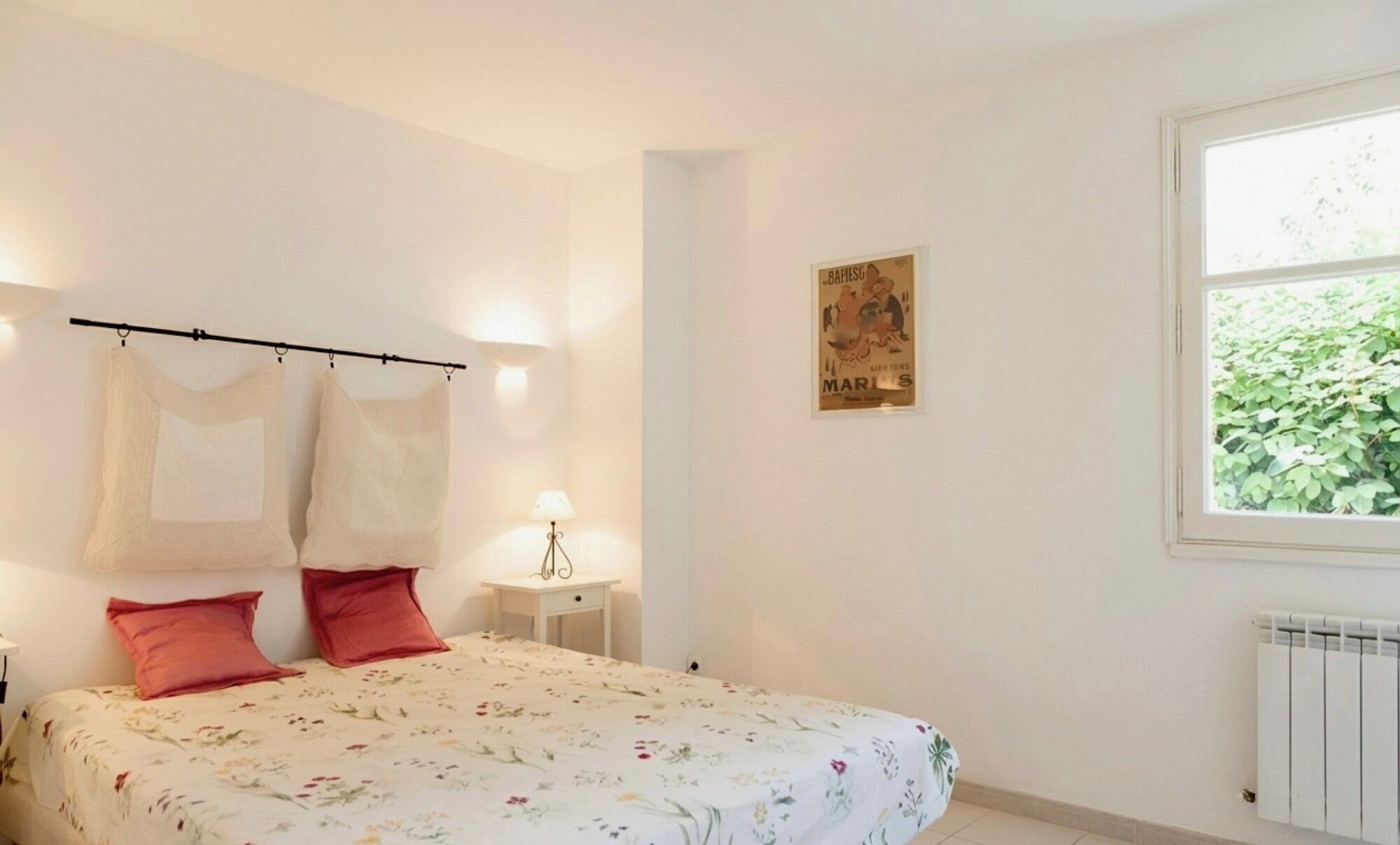 5 bedrooms, desk, iron/ironing board, WiFi