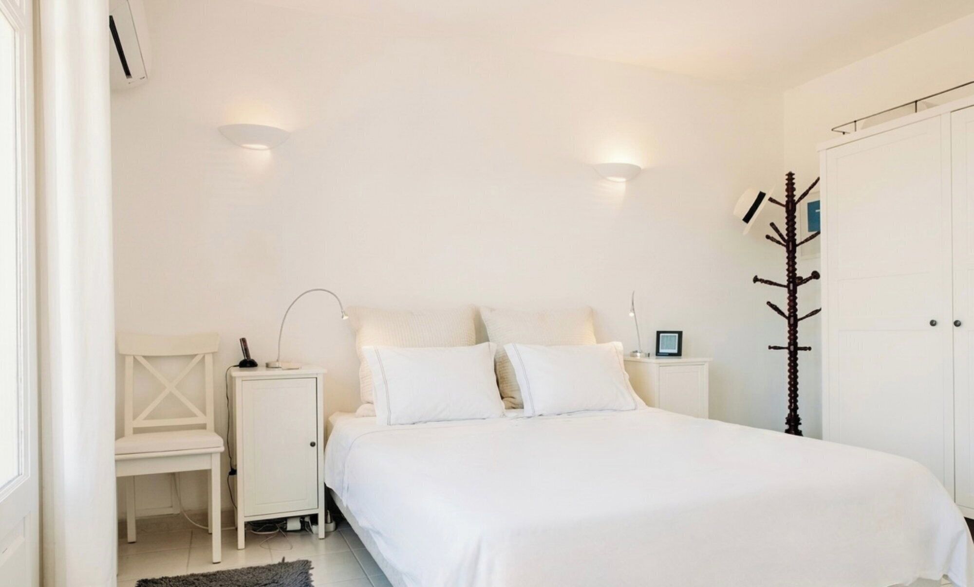 5 bedrooms, desk, iron/ironing board, WiFi