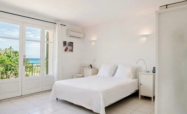 5 habitaciones, escritorio, tabla de planchar con plancha y wifi
