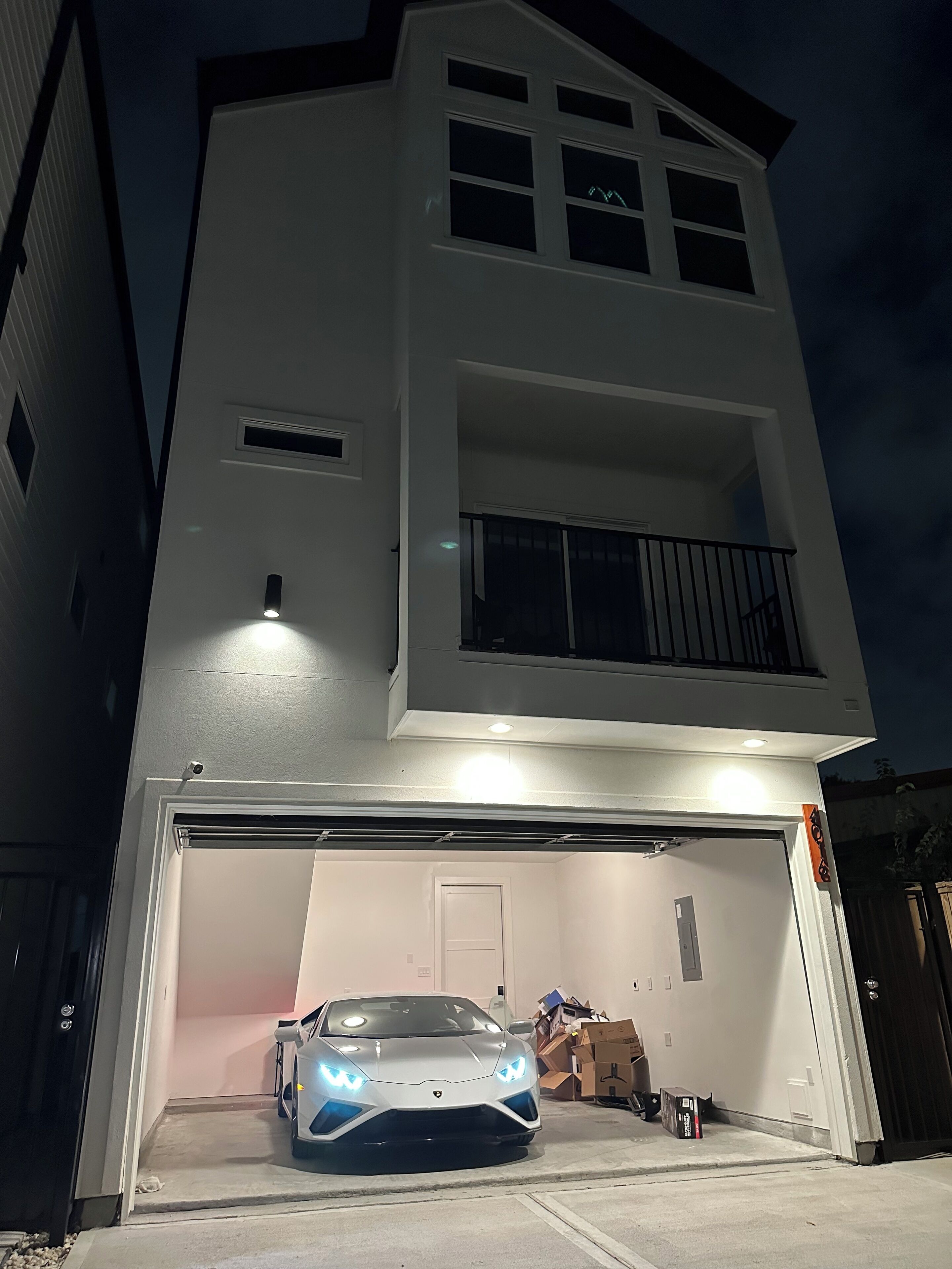Private modern room in Townhome in East Downtown Houston 