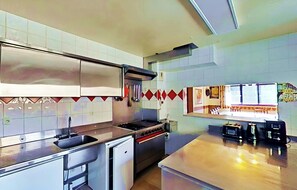 Fridge, microwave, oven, stovetop - Casa-Chalet du Torchet: luxe chalet avec vue (Champagny-en-Vanoise)