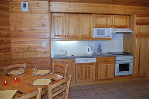 冰箱、微波炉、烤箱、炉灶