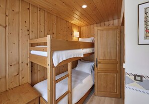 3 bedrooms, iron/ironing board, WiFi