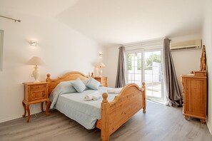 5 habitaciones, tabla de planchar con plancha y wifi gratis 