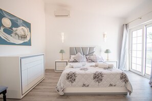 5 quartos, ferros/tábuas de passar roupa, Wi-Fi de cortesia